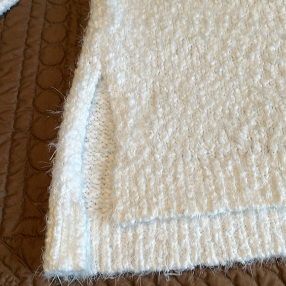 Beautiful Tribal Ivory Sweater - Picture 6 of 11